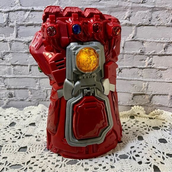 Marvel Avengers Endgame Red Infinity Gauntlet - Picture 1 of 5